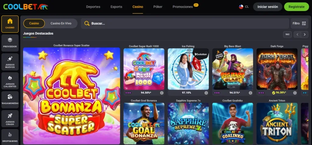 Vista del salón de casino en pantalla ancha, con una franja de fichas coloridas bajo la barra de navegación oscura.